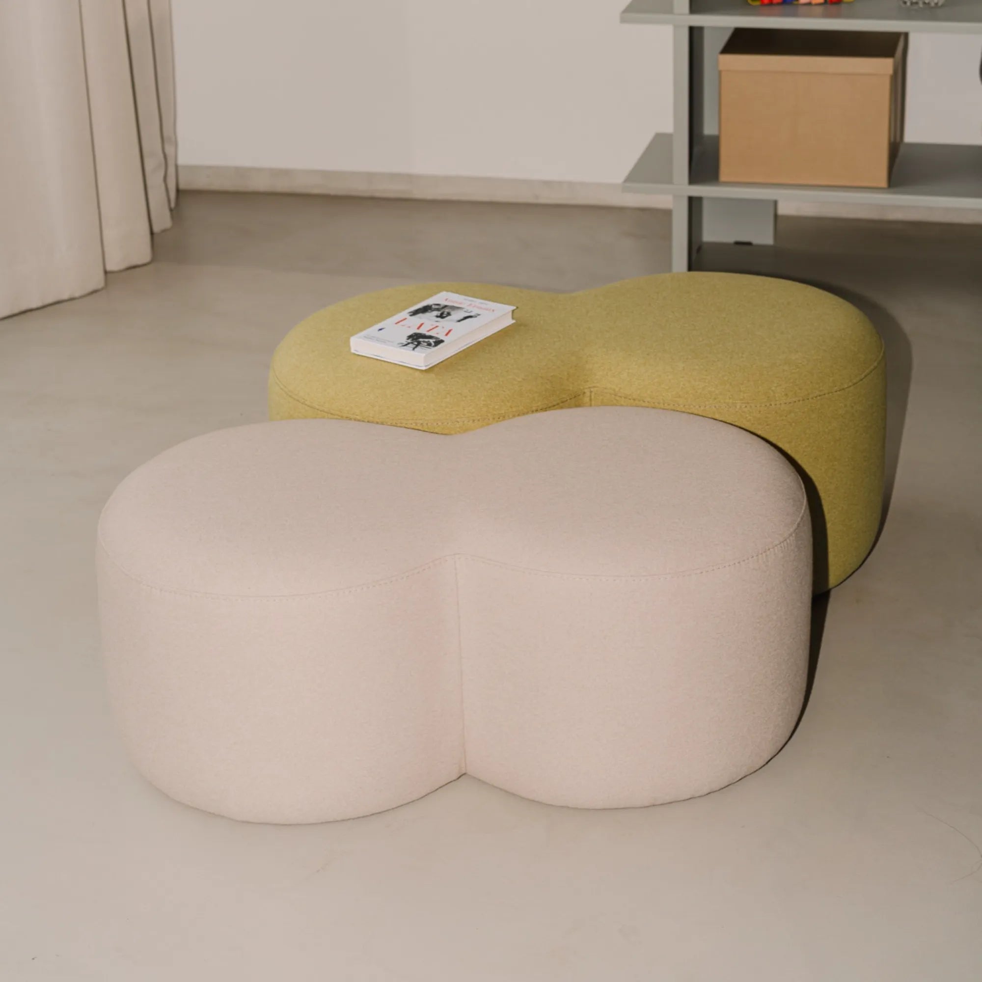 Close-up of Umbo Pouf in blue velvet fabric with tufted design