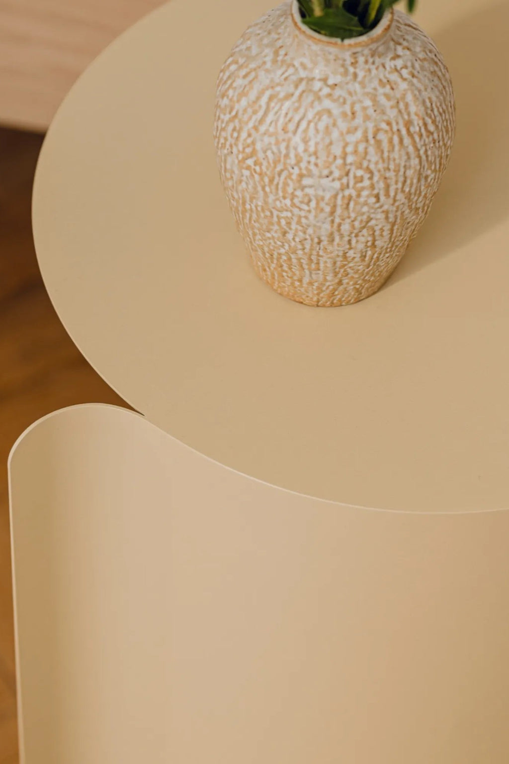 Modern and stylish Wa side table made of high-quality wood and metal materials, perfect for living room or bedroom decor