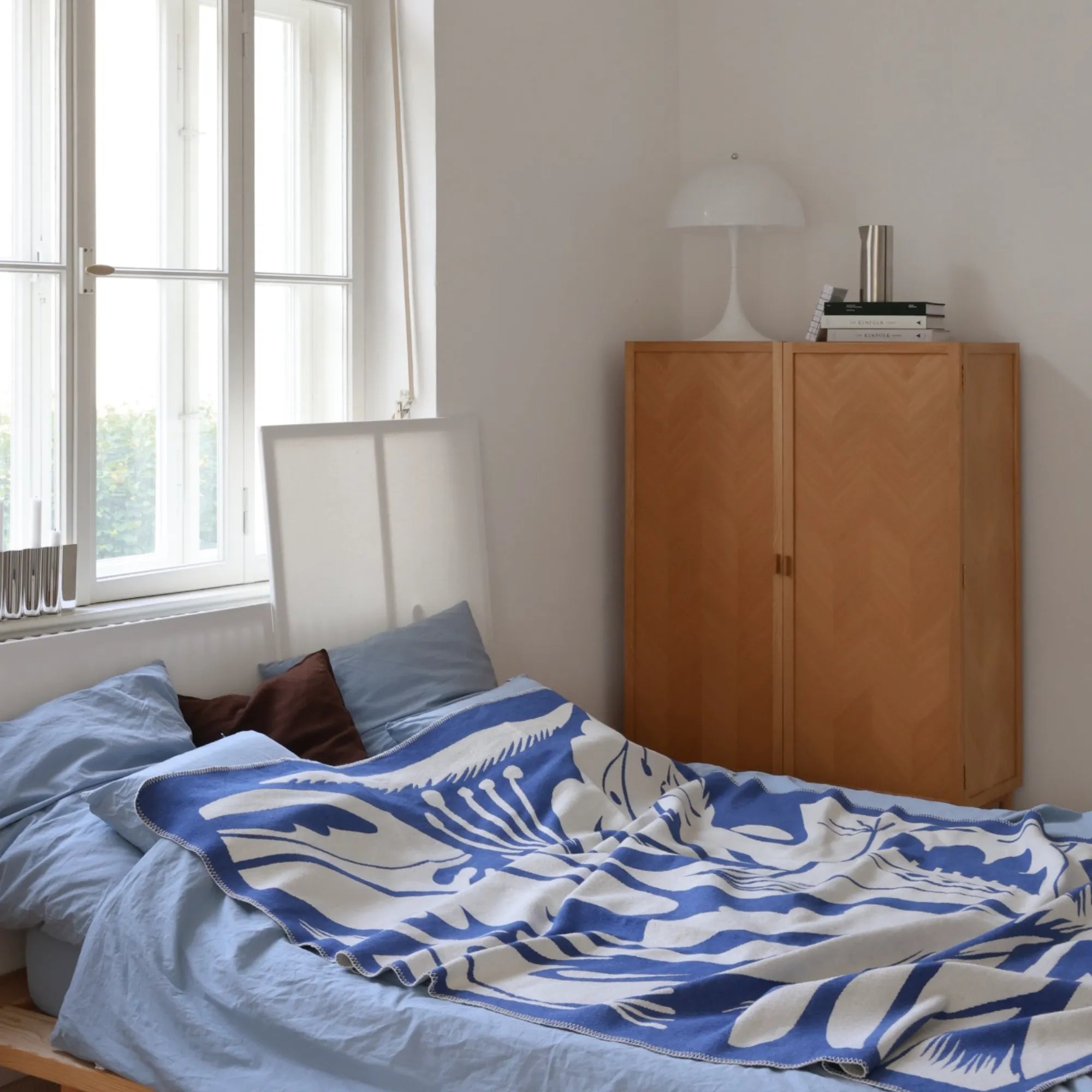 Large Lino Throw Blanket for Snuggling Up on the Sofa