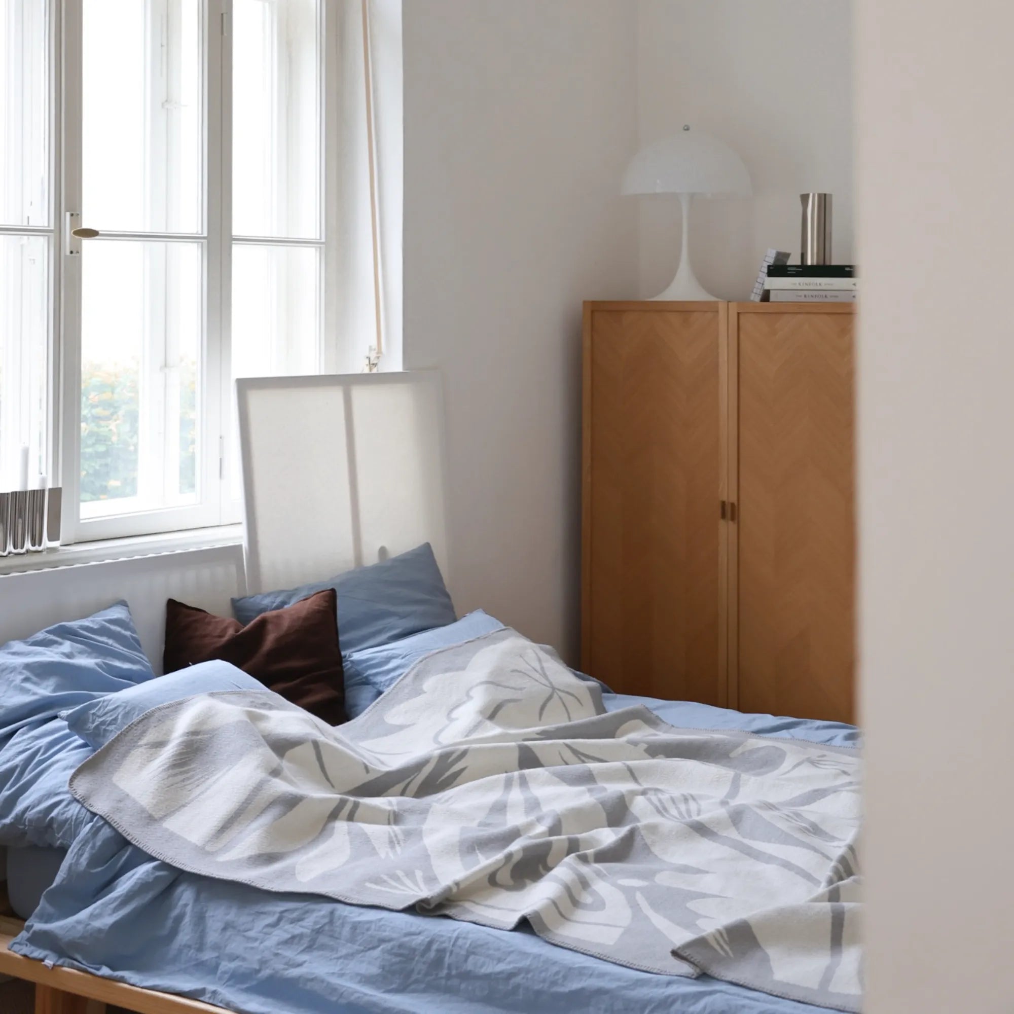Soft and cozy Lino throw blanket in neutral tones for ultimate comfort