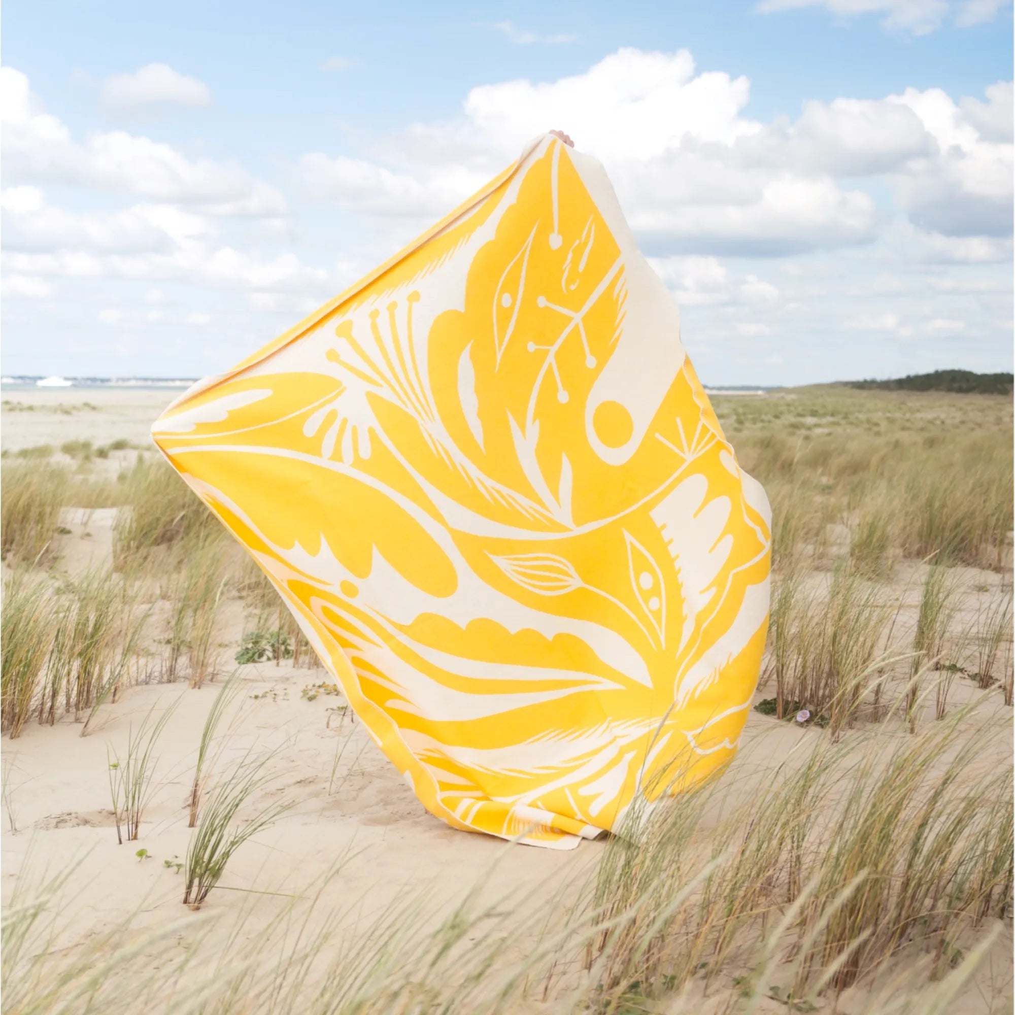  Lino Throw Blanket in a luxurious blend of cotton and linen