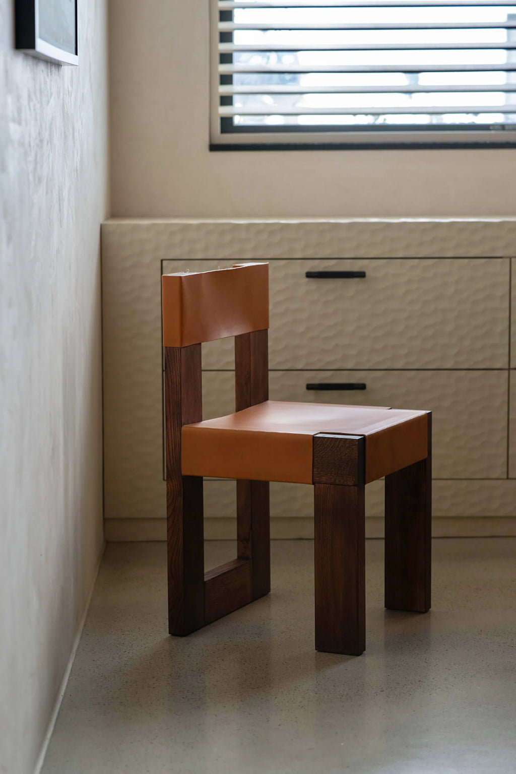 NG DESIGN Object 118 Chair: Modern chair featuring a dark brown wooden frame and rich tan leather seat and backrest, displayed in a contemporary interior setting. Ideal for sophisticated living spaces.
