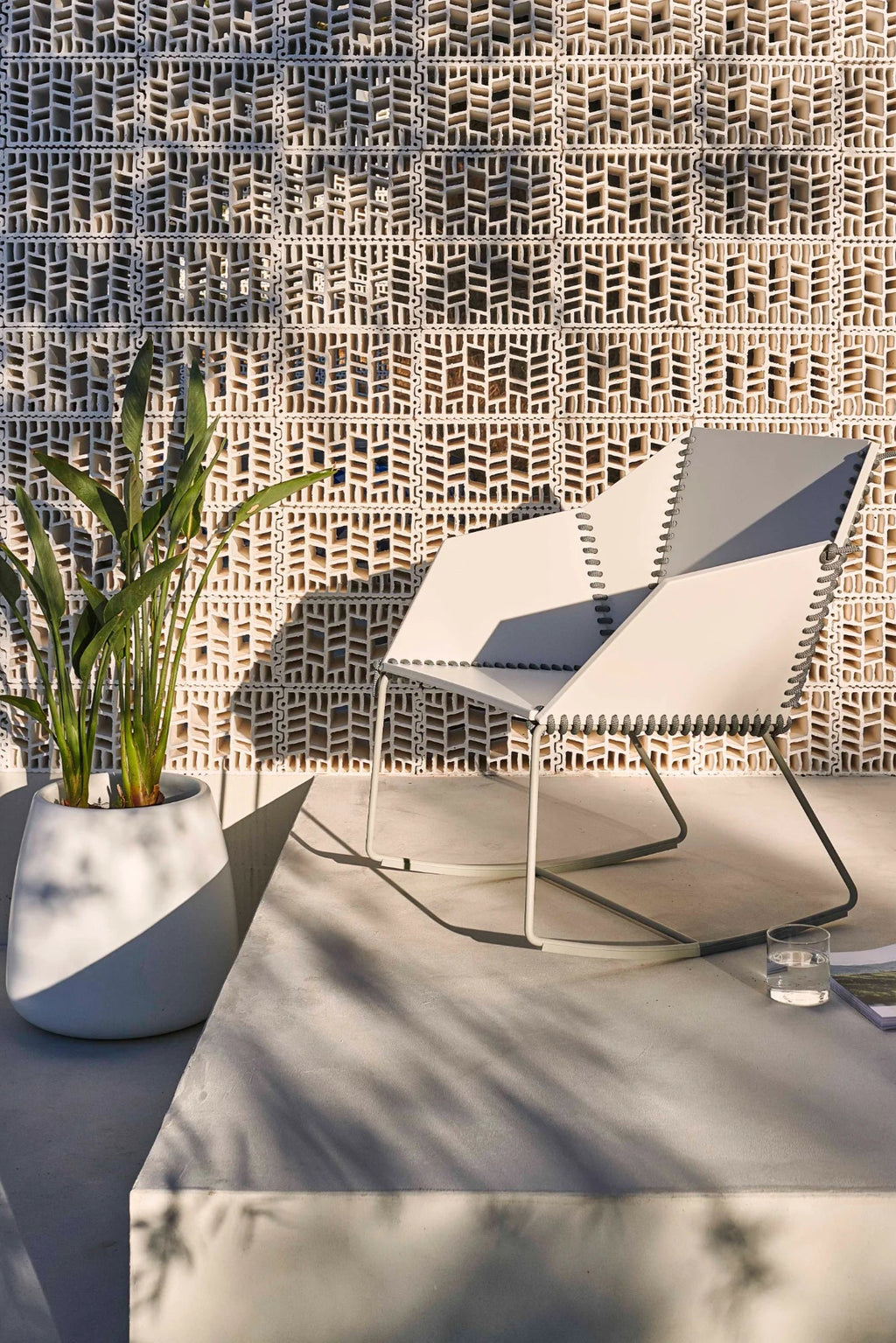 Gandia Blasco Sahara Outdoor Planter 1, a light grey modern minimalist planter crafted from smooth, durable rotation-molded polyethylene. It features a gently curved, organic contemporary silhouette, perfect for stylish outdoor living spaces, contemporary patios, or minimalist garden design.